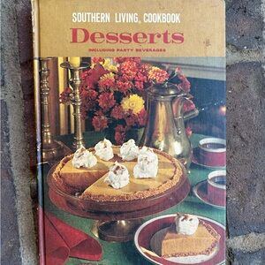 Southern Living Cookbook: Desserts - Vintage Edition